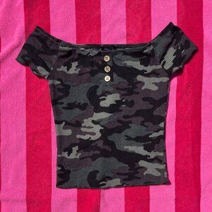 XS Rue21 Off shoulder Camo Henley baby tee
